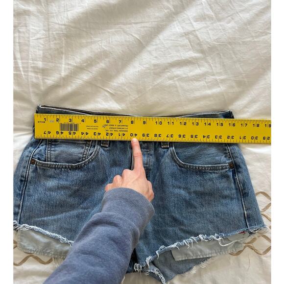 Levi's 501 Cut Off Jean Booty Denim Shorts - Picture 5 of 8